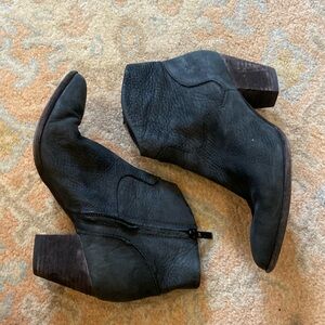 Frye Raina booties size 8 black 78341